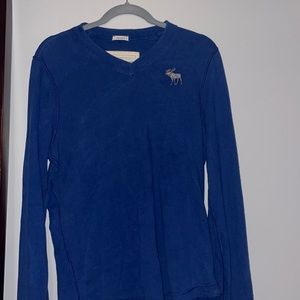 Abra Comby and Finch Medium blue V-neck sweater